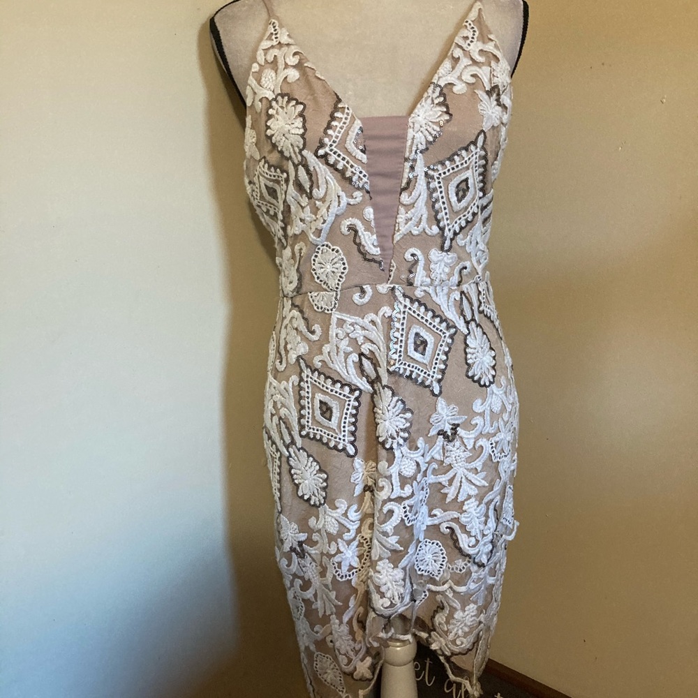 4-26 white lace dress 4Si3nna sexy cocktail Large NWT nude look bridal